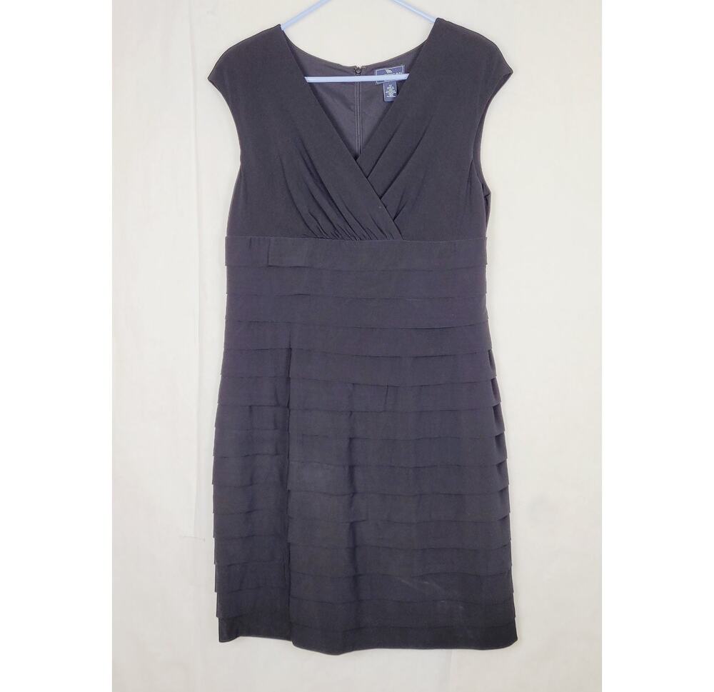 American Living black v-neck shutter pleated sheath dress Size 12 Cocktail LBD